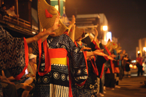 http://www.fukukomachi.com/blog/photo/odori1.jpg